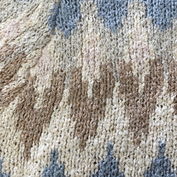 American Eagle Sweater - Picture 3 of 5